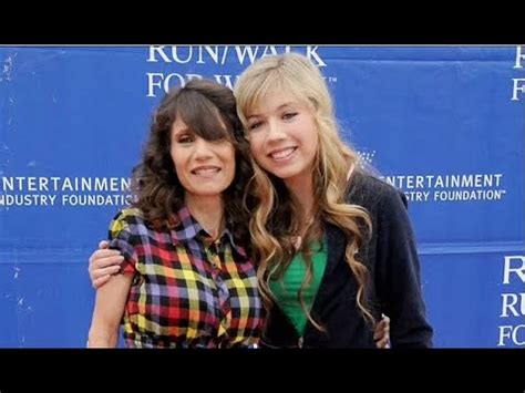 Jennette McCurdy says stage mother who gave her breast and。